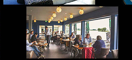 Restaurant met uitzicht op het water bij Hotel Zwartewater